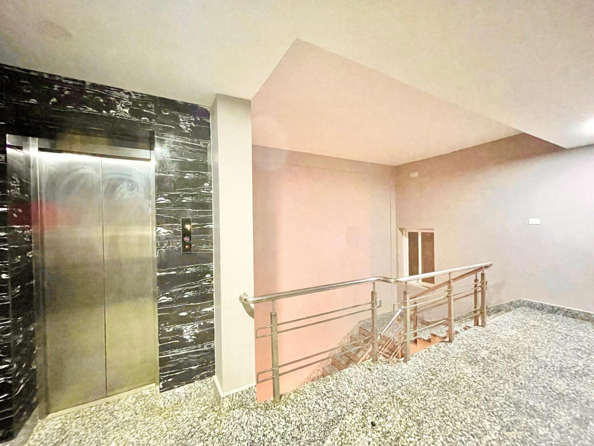 Hotel Rb International ! Puri Near-Sea-Beach-And-Temple Fully-Air-Conditioned-Hotel With-Lift-And-Card Payment Accepted-Parking-Facility, Best Hotel In بوري المظهر الخارجي الصورة