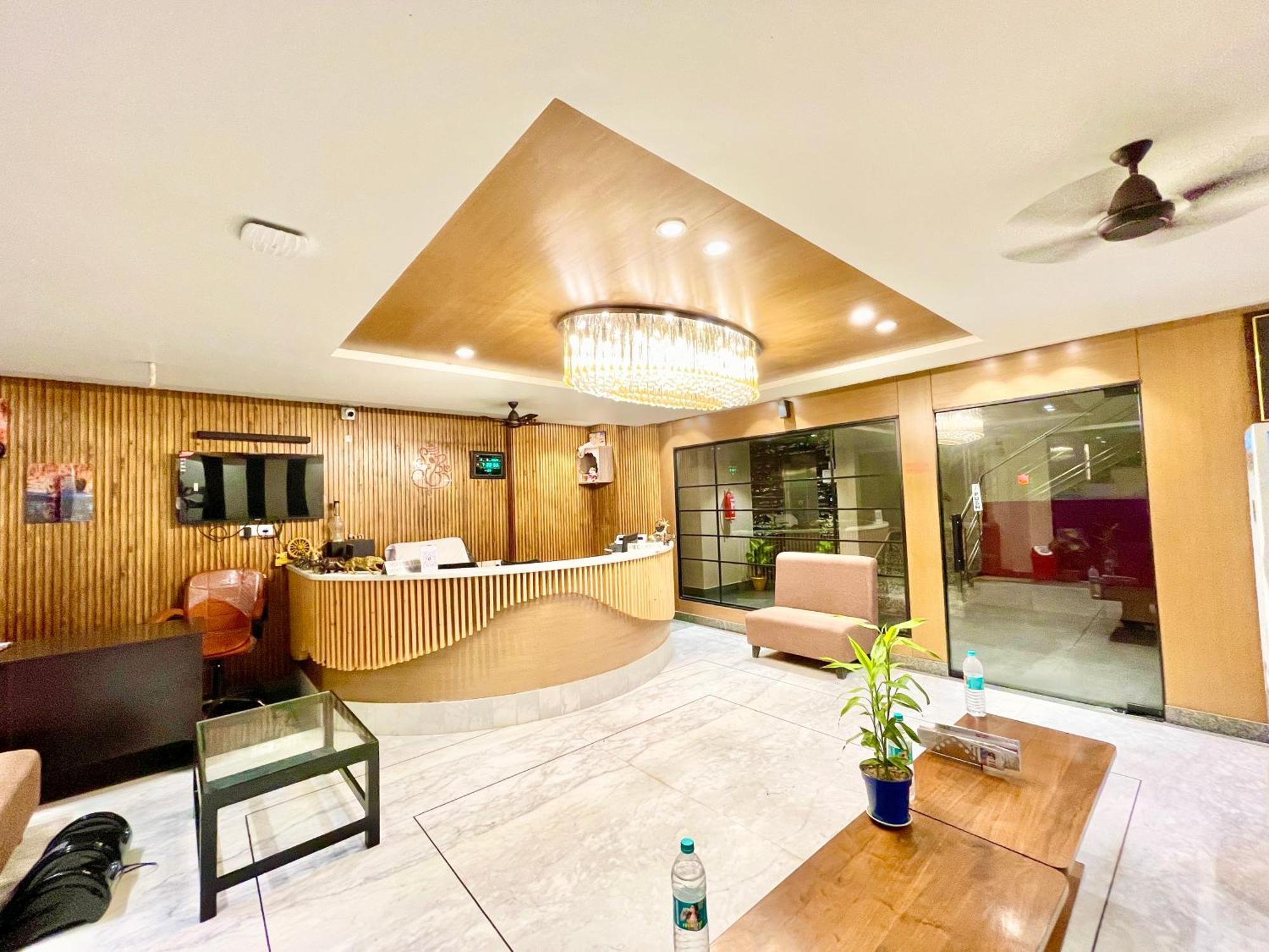 Hotel Rb International ! Puri Near-Sea-Beach-And-Temple Fully-Air-Conditioned-Hotel With-Lift-And-Card Payment Accepted-Parking-Facility, Best Hotel In بوري المظهر الخارجي الصورة