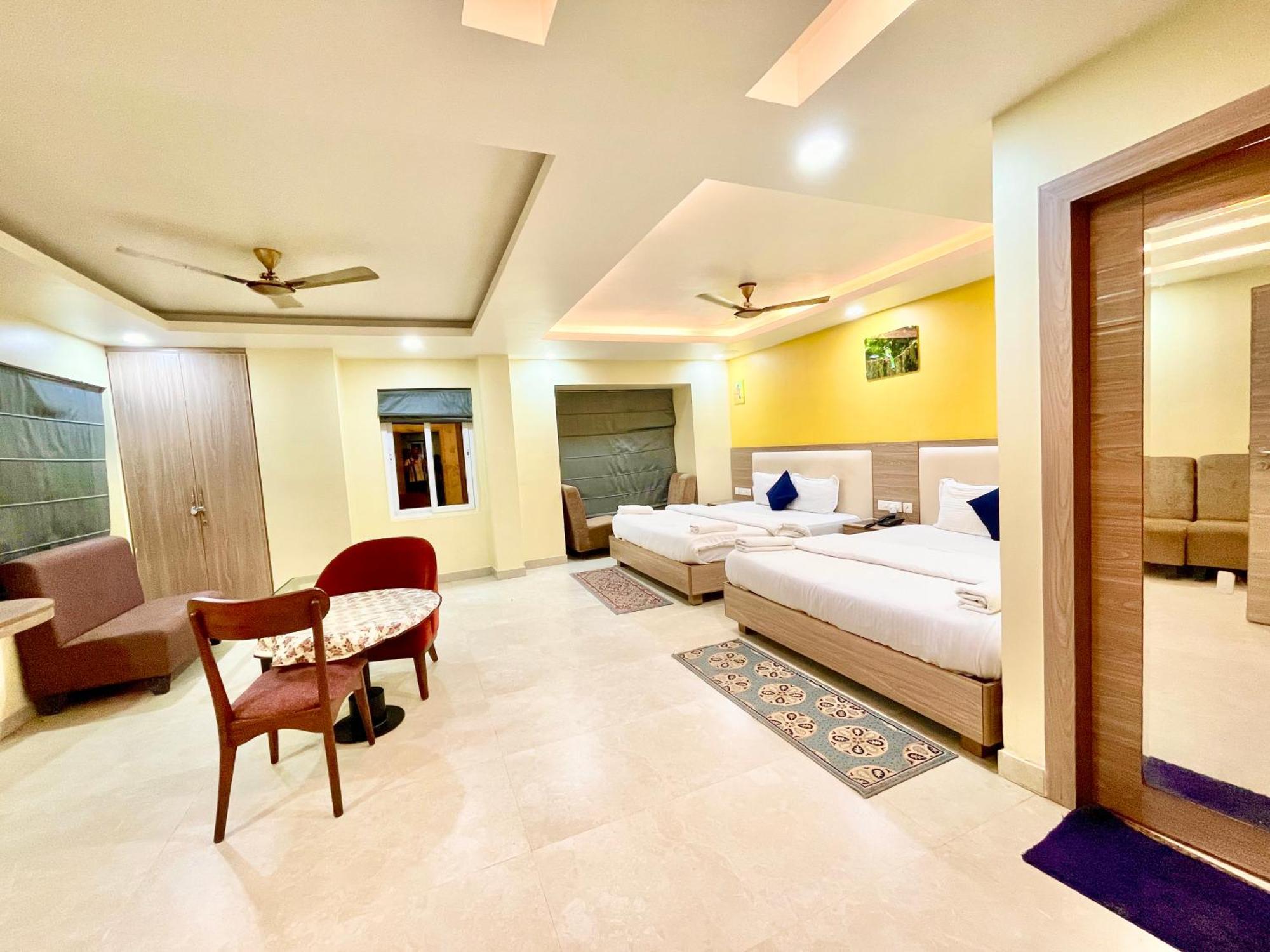 Hotel Rb International ! Puri Near-Sea-Beach-And-Temple Fully-Air-Conditioned-Hotel With-Lift-And-Card Payment Accepted-Parking-Facility, Best Hotel In بوري المظهر الخارجي الصورة