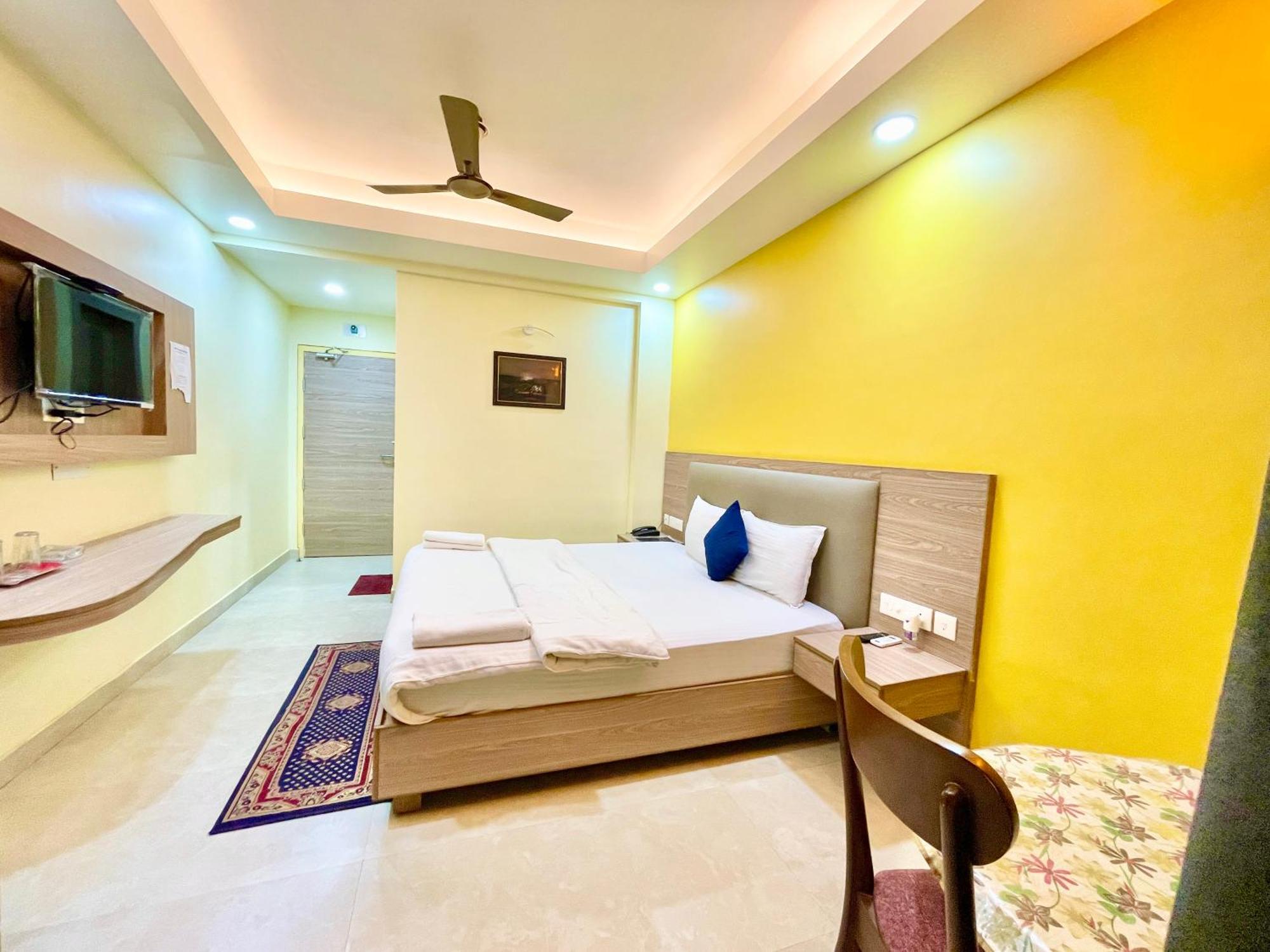 Hotel Rb International ! Puri Near-Sea-Beach-And-Temple Fully-Air-Conditioned-Hotel With-Lift-And-Card Payment Accepted-Parking-Facility, Best Hotel In بوري المظهر الخارجي الصورة