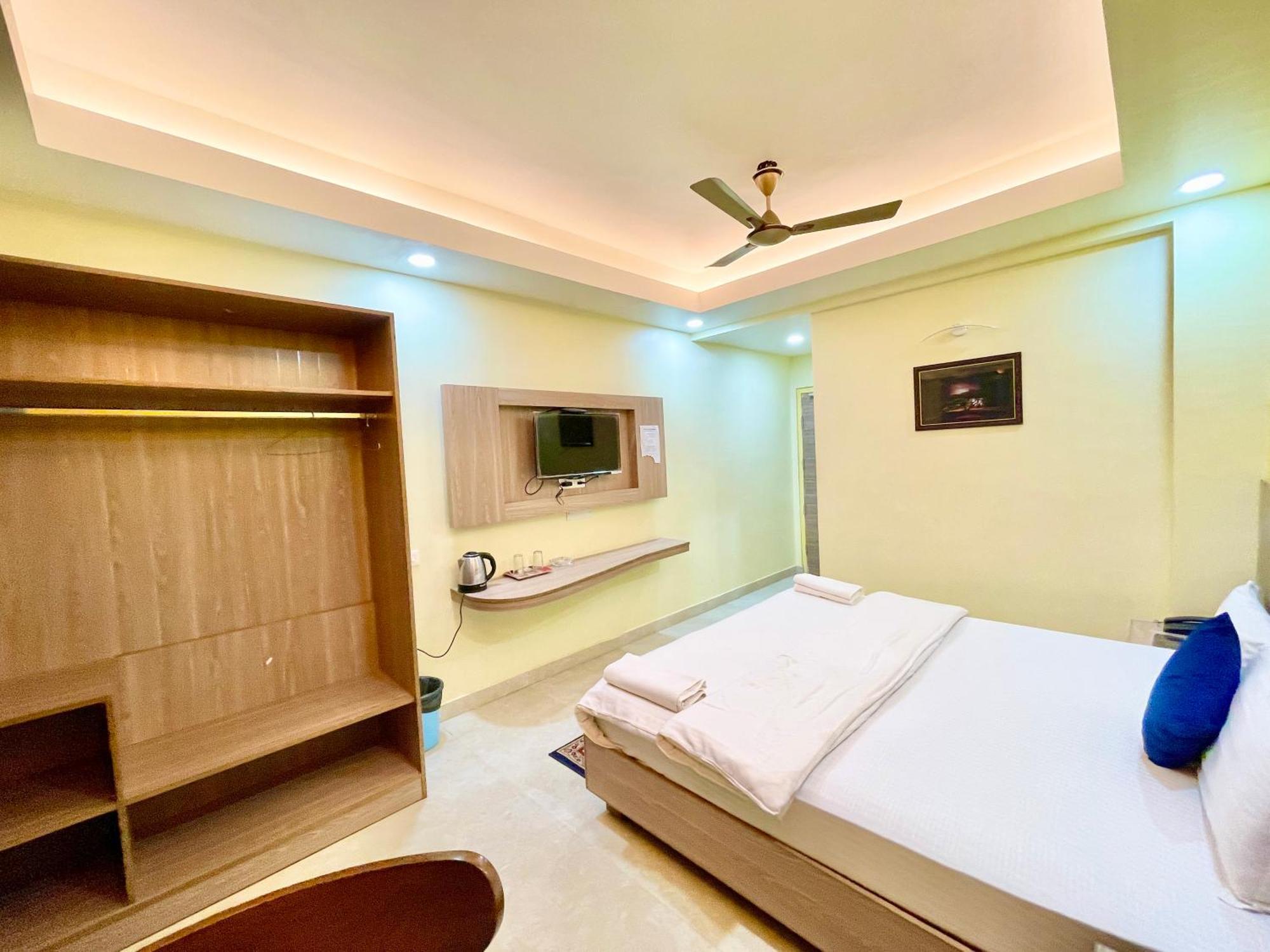 Hotel Rb International ! Puri Near-Sea-Beach-And-Temple Fully-Air-Conditioned-Hotel With-Lift-And-Card Payment Accepted-Parking-Facility, Best Hotel In بوري المظهر الخارجي الصورة