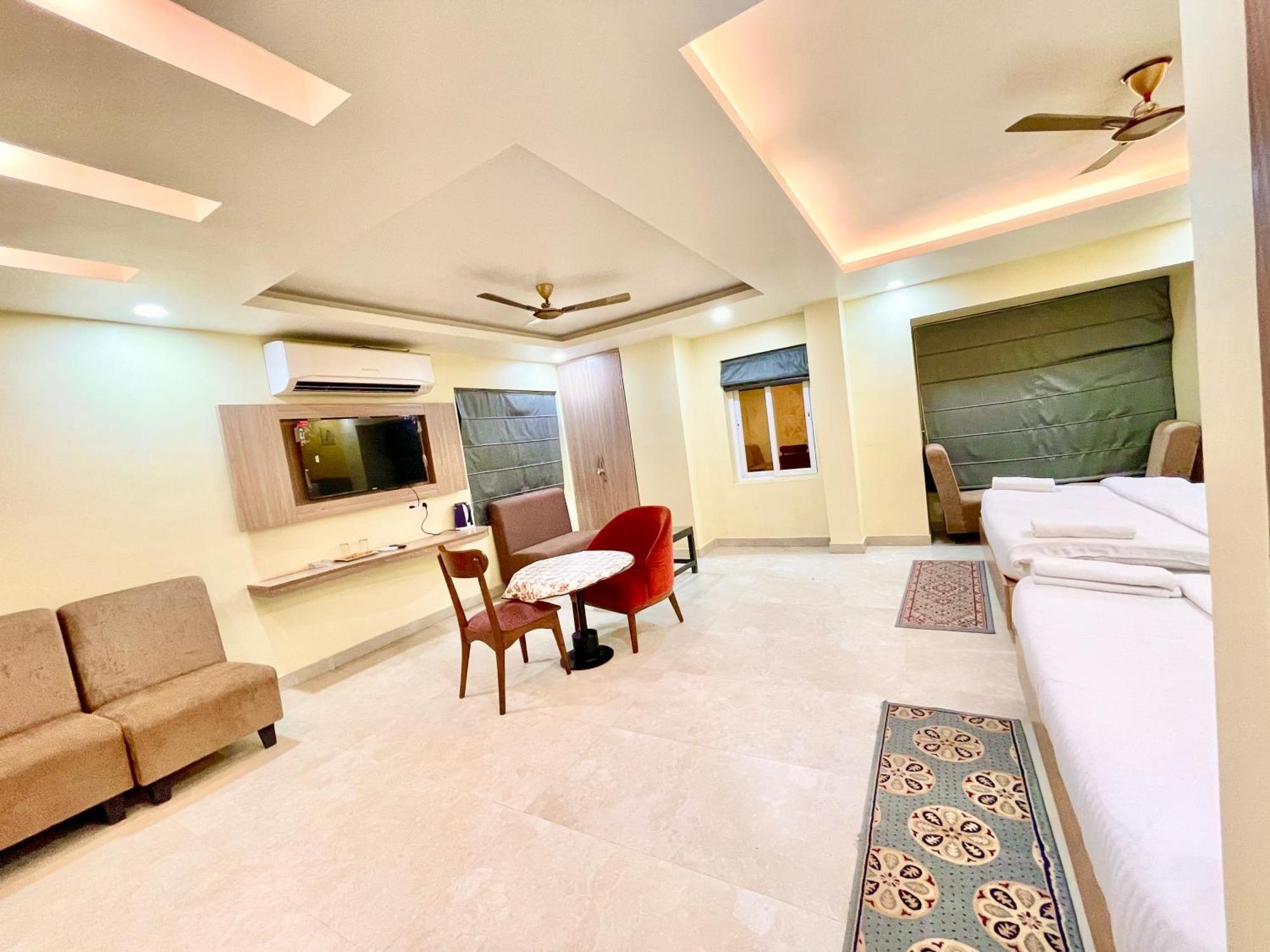 Hotel Rb International ! Puri Near-Sea-Beach-And-Temple Fully-Air-Conditioned-Hotel With-Lift-And-Card Payment Accepted-Parking-Facility, Best Hotel In بوري المظهر الخارجي الصورة