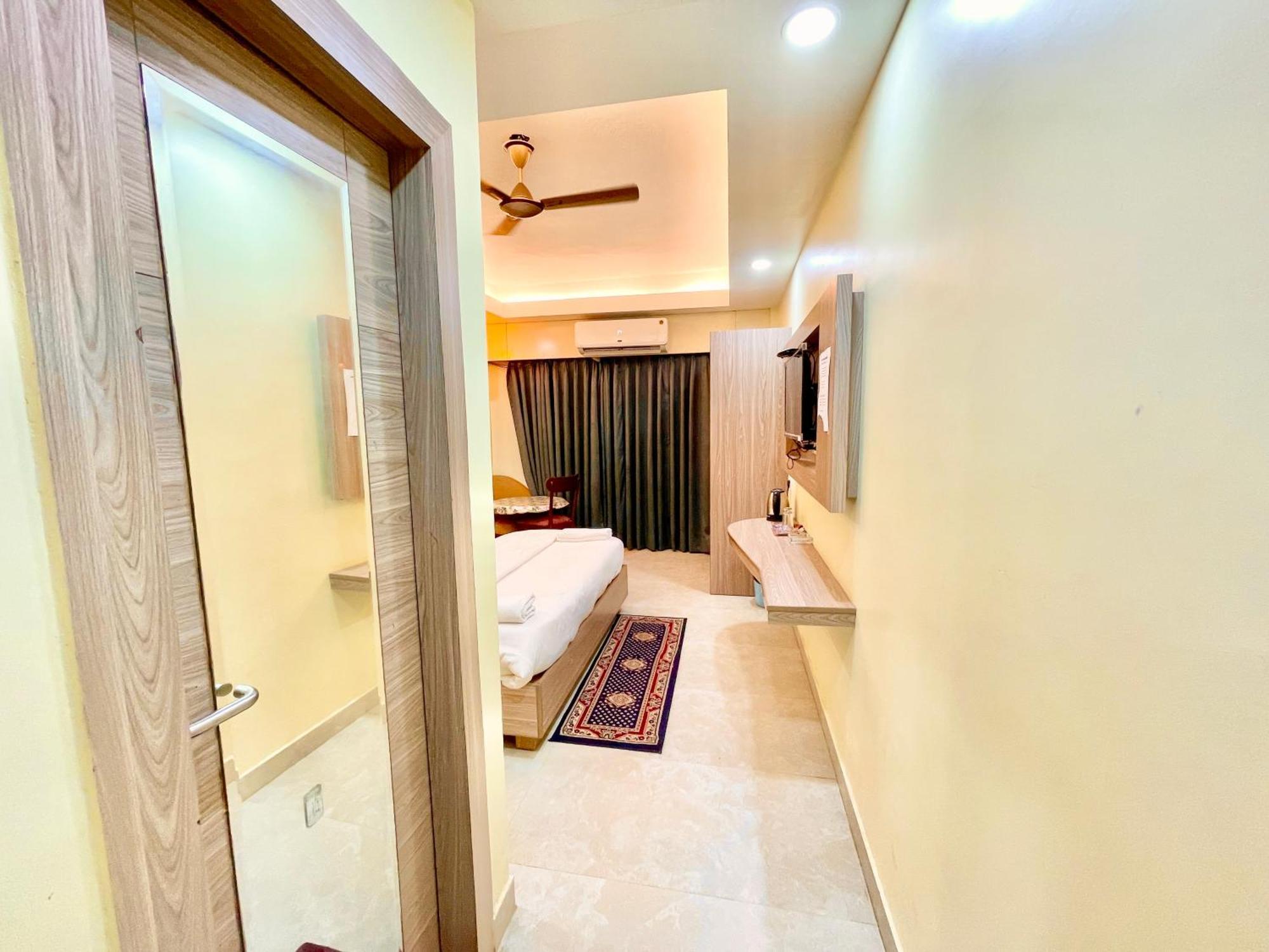 Hotel Rb International ! Puri Near-Sea-Beach-And-Temple Fully-Air-Conditioned-Hotel With-Lift-And-Card Payment Accepted-Parking-Facility, Best Hotel In بوري المظهر الخارجي الصورة